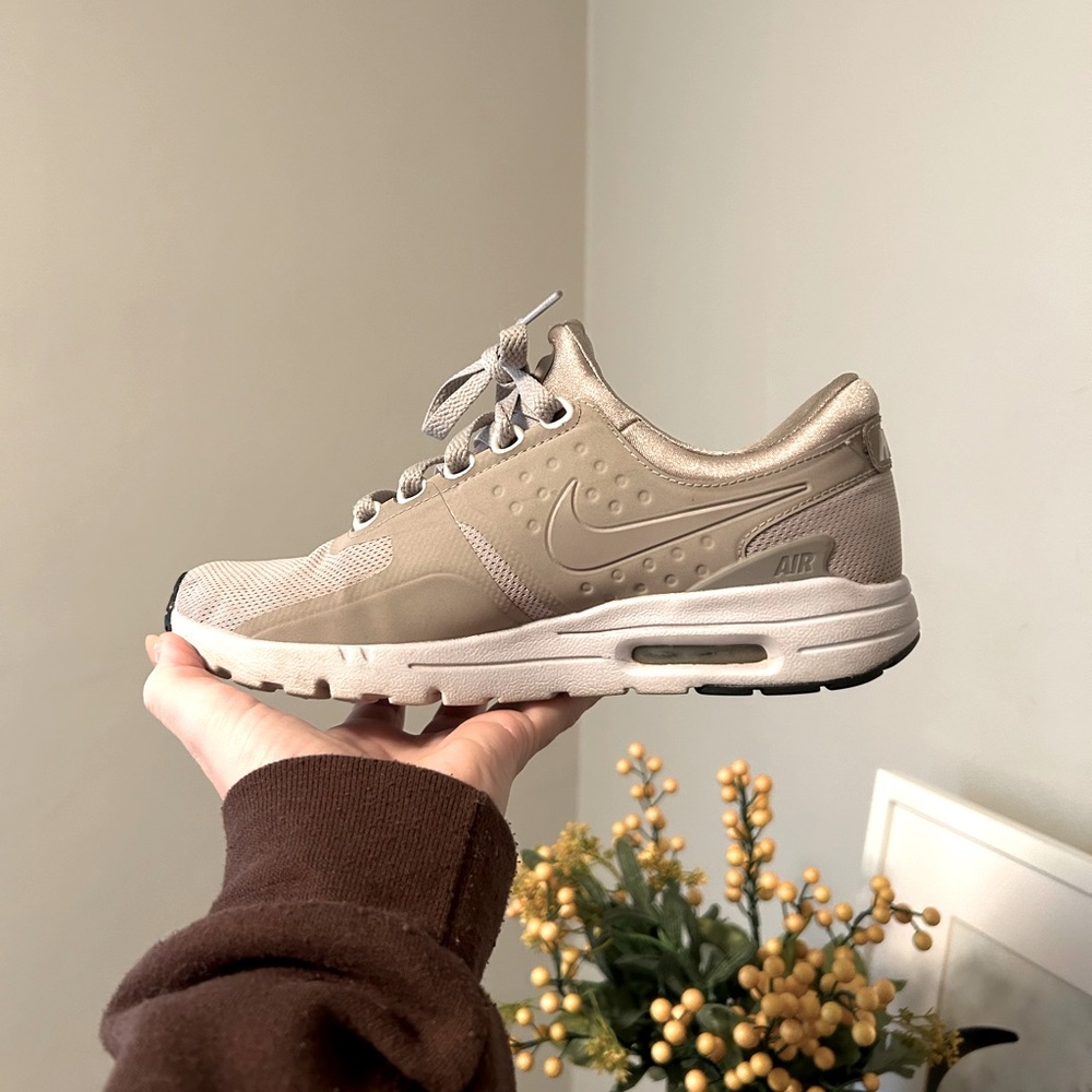 Nike Air Athletic Shoe - Light Gray